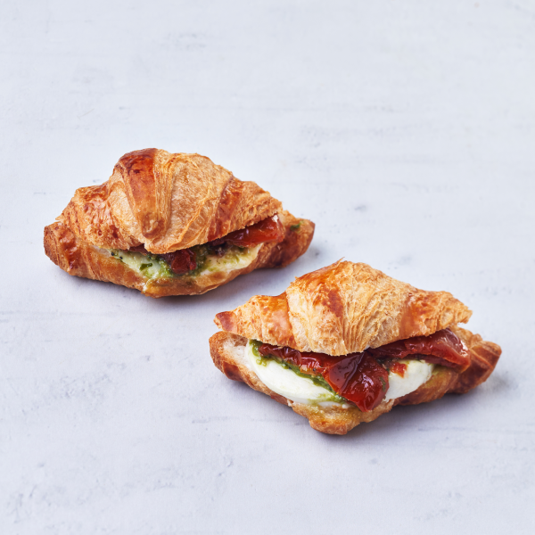 Mini kruasāns "Caprese" ar mocarellas sieru, 50