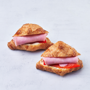 Mini kruasāns ar šķiņķi un sieru