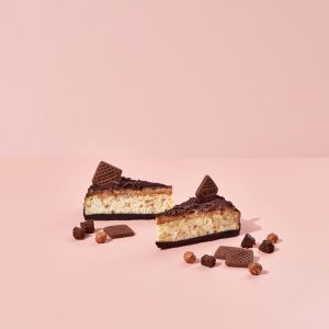 Selga braunija siera kūka ar lazdu riekstiem