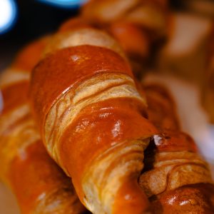 Kruasāns ar aprikožu pildījumu